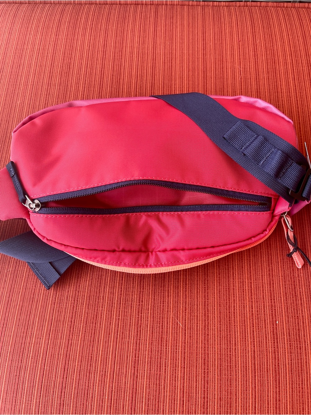 cotopaxi Raspberry Pink Crossbody Fanny Pack with Coral Zipper NWT - Picture 6 of 7